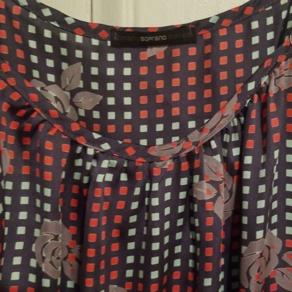 Soprano Roses/Squares Pattern Dress - Picture 4 of 7